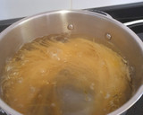 Foto del paso 2 de la receta: Pasta salvavidas con salmón ahumado, alcaparras y queso ricotta