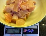 Hình bước làm 1 của món Ức gà xào tỏi