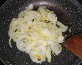 Foto del paso 1 de la receta: Alcachofas a la plancha con parmesano y cama de cebolla😏