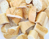 Foto del paso 1 de la receta: Pudín de pan con pasas