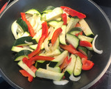 Foto del paso 1 de la receta: Dorada con verduras