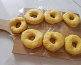 Foto langkah ke 4 dari resep Donat Simpel.