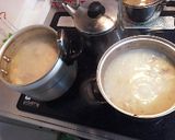 A picture of step 4 of Rich Chicken Paitan Niboshi Ramen.
