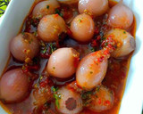 Foto del paso 4 de la receta: Cebollitas en vinagre con aliño de curry panang y harisa egipcia