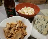 Foto del passaggio 6 della ricetta Pizza alta porcini e gorgonzola piccante