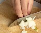 Hình bước làm 2 của món Bò wellington cho bé