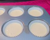 Foto del paso 2 de la receta Cupcakes de vainilla con frosting de fresa muy muy fácil