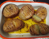 Foto del paso 3 de la receta: Patatas al estilo Hasselbak con salsa