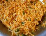 A picture of step 4 of Hot oil Maggi.