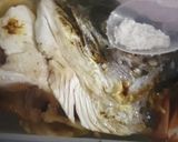 Foto langkah ke 1 dari resep Sup Kepala Ikan Salmon.