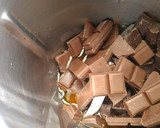 Foto del paso 3 de la receta: Turrón de chocolate con almendras