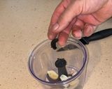 Foto del paso 2 de la receta: Galets con anchoa, sardinas y ajo negro