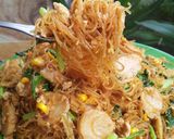 Foto langkah ke 5 dari resep Bihun Goreng Ceria ala Resto.