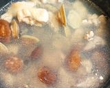 ~香菇蛤蜊雞肉湯~餐桌上的晚餐的食譜步驟4照片
