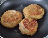 Foto del paso 4 de la receta: Arepas🥯de plátano🫓macho maduro🍌rellenas🥑de pollo🍗bbq🍅y queso🥯🍯🧀