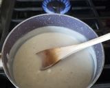 A picture of step 3 of Chicken soup with bechamel sauce.