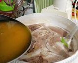 Foto langkah ke 6 dari resep Bolu coklat tanpa pengembang.