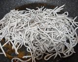 Foto del paso 4 de la receta: Gulas picantitas con langostinos y pulpo