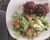 Foto del paso 3 de la receta: Ensalada de aguacate con aderezo de yogurt griego y chía