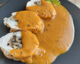 Foto del paso 9 de la receta: Redondo de pavo relleno de champiñones y queso en salsa
