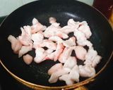 Hình bước làm 2 của món Cá rô kho trứng với tóp mỡ