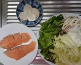 รูปขั้นตอนการทำที่ 1 ของ Salmon Miso Nabe (หม้อไฟแซลมอนมิโซะ)