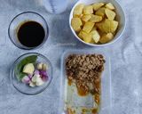 Foto langkah ke 1 dari resep Semur Kentang Ayam Cincang.