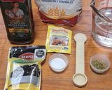 Foto del paso 1 de la receta: Bollos de aceite de oliva con aceitunas negras en freidora de aire