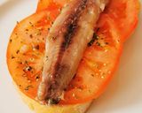 Foto del paso 3 de la receta: Tosta de sardina (arengades) con tomate