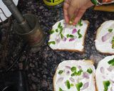 A picture of step 2 of Bread Pizza.