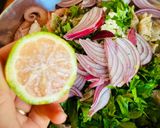 Hình bước làm 5 của món Salad Râu Bạch Tuộc, Nui Sò & Cà Chua
