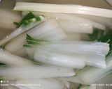 Foto del paso 3 de la receta: Acelgas en ajada y huevo Mollet, con sal de jamón