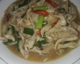 Foto langkah ke 3 dari resep Tumis jamur saus tiram.