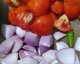 A picture of step 1 of Soya chunk gravy.