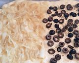 Foto del paso 1 de la receta: Focaccia deliciosa de aceitunas negras y cebolla