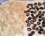 Foto del paso 1 de la receta: Focaccia deliciosa de aceitunas negras y cebolla