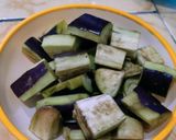 Foto langkah ke 1 dari resep Terong Bali Bumbu Instan.