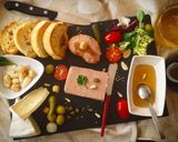 Foto del paso 1 de la receta Tostadas con paté y con queso brie