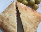 Foto del paso 9 de la receta: Bocadillo frío de fiambre de pollo, con allioli, tomate y rúcula