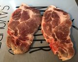 Une image de l'étape 2 de Côtes de porc aux cèpes et sauce au vin.
