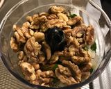 A picture of step 2 of Doon Chetin Kashmiri walnut chutney.