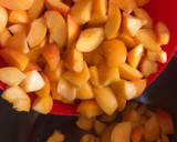 Foto del paso 1 de la receta: Mermelada casera de melocotón 🍑en tres versiones