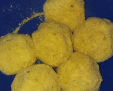 Foto del paso 5 de la receta: Bombas de papas rellenas con picada y queso. Con fideo al pesto