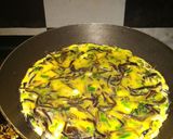 Foto langkah ke 4 dari resep Omelet Jamur Kuping.