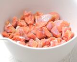 Foto langkah ke 3 dari resep Salmon Miso Soup | Sup Miso Salmon (Fusion).