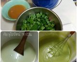 A picture of step 1 of Khanom Piak Poon (Pandan Coconut Jelly).