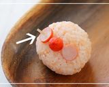 A picture of step 5 of Anpanman Rice Ball (Character Bento).