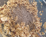Foto del paso 4 de la receta: Galletas flapjack de avena con miel y semillas