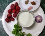 A picture of step 1 of Strawberry Raita.
