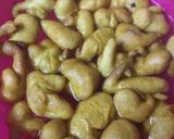 A picture of step 3 of Dahi phulki chaat.